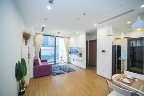 Smart TV - Sky View Vinhome Skylake Apartments (Hanoi)