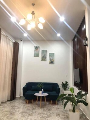 Flat-screen TV - Nghi An House (Da Lat)