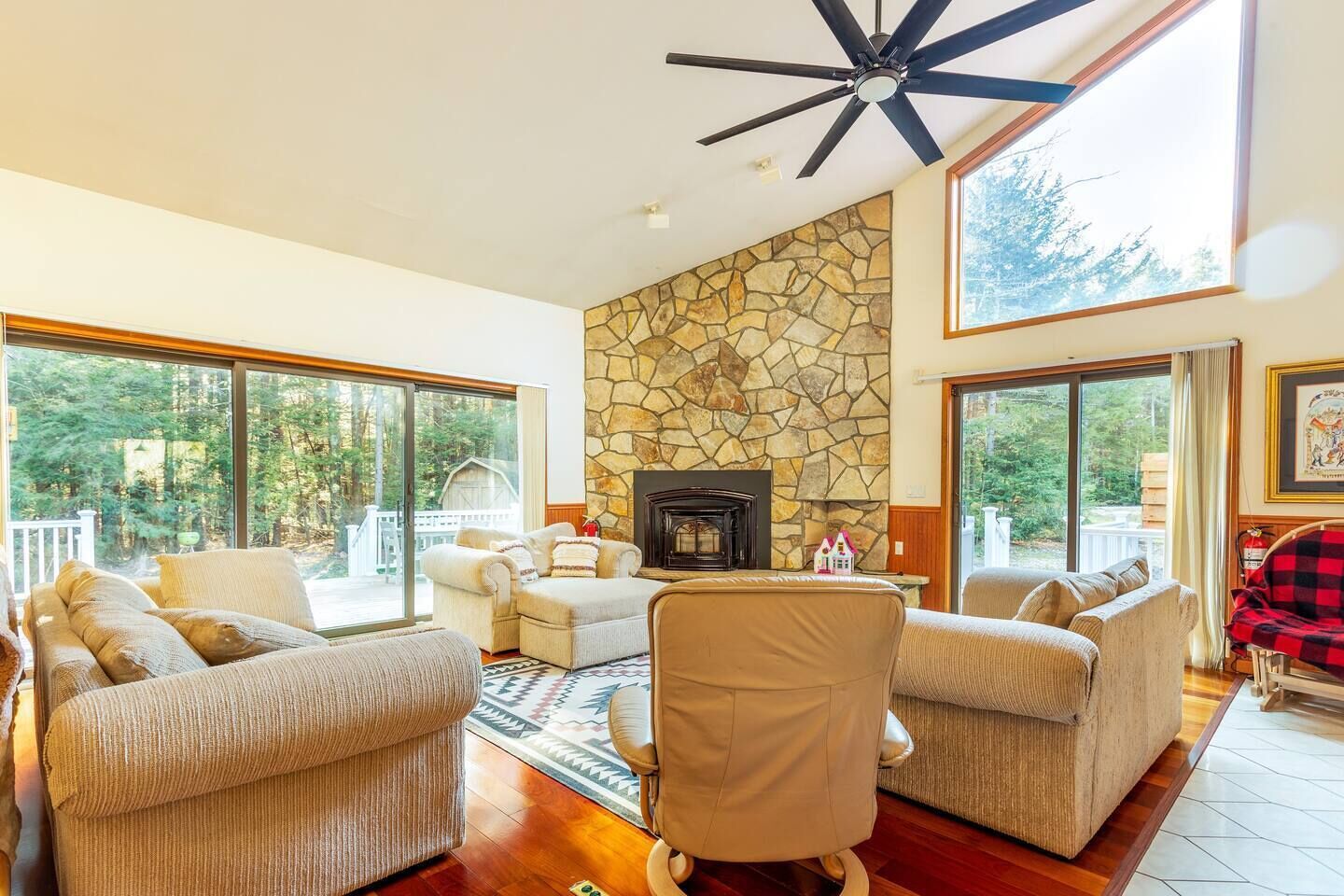 スマートテレビ、暖炉、テレビゲーム、Netflix