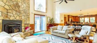 Enchanting Tannersville Mansion W Erov 4 Groups & Families Hot-Tub 5Bds+3.5Bath