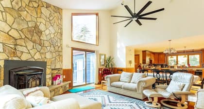 Enchanting Tannersville Mansion W Erov 4 Groups & Families Hot-Tub 5Bds+3.5Bath