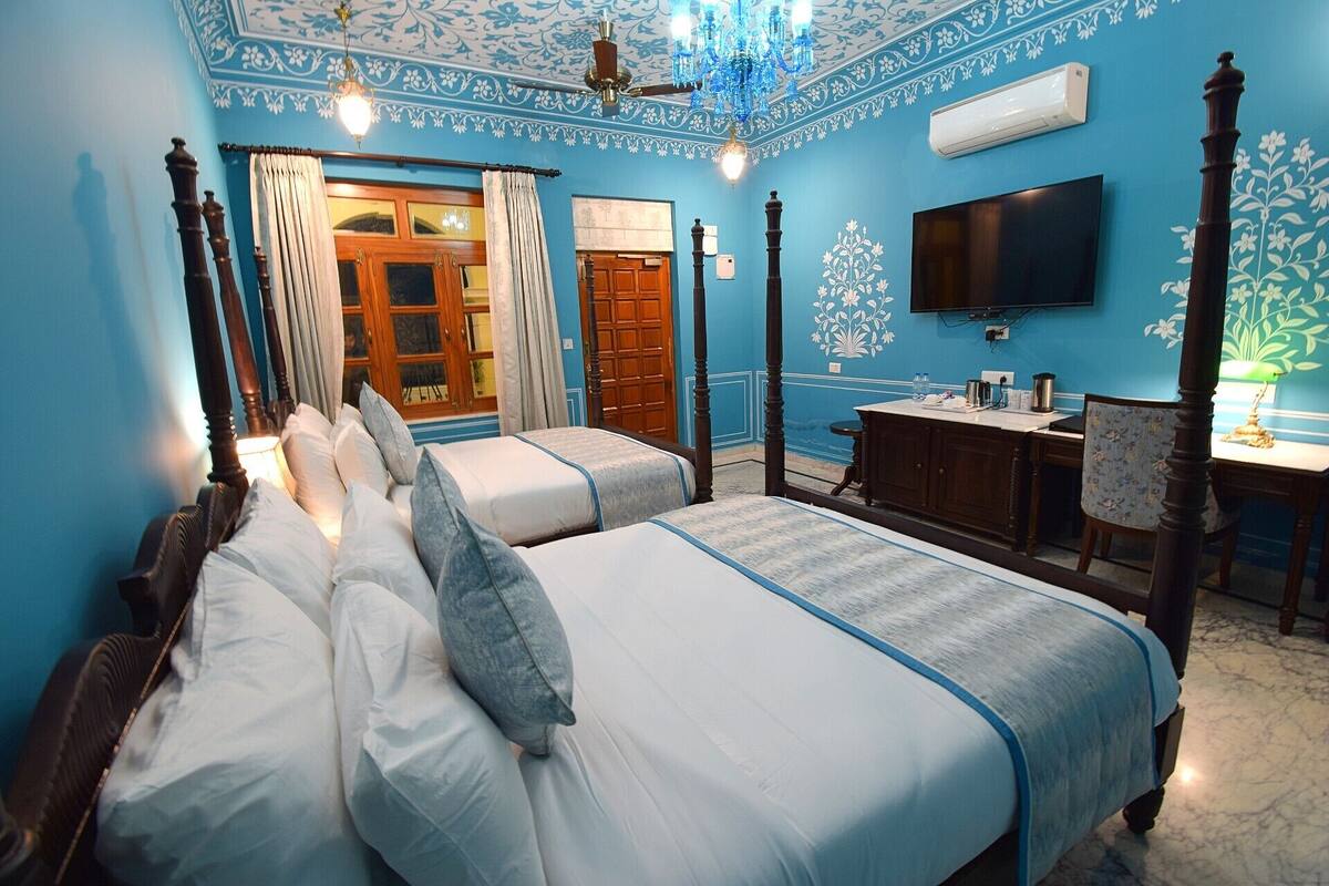 Ropa de cama de alta calidad y minibar 