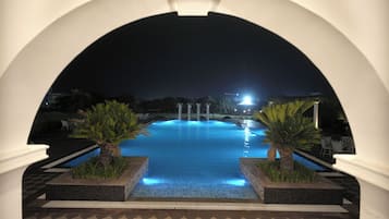 Outdoor pool, open 7:00 AM to 9:00 PM, pool loungers
