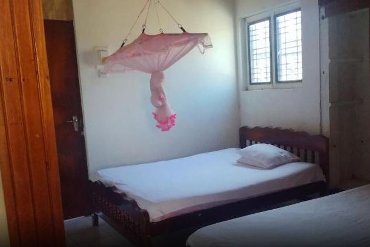Desk, iron/ironing board (on request), WiFi (free)
