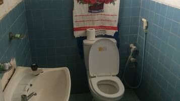 Chuveiro, chuveiro com efeito de chuva, toalhas de banho