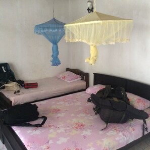 Desk, iron/ironing board, free WiFi - Dutch Villa (Galle)