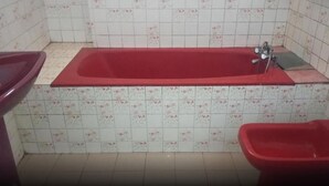 A bathroom with a red bathtub, a red bidet, and a red sink. - Dutch Villa (Galle)