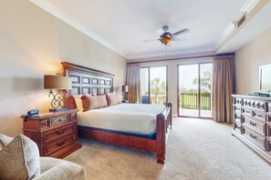 3 bedrooms, iron/ironing board, internet, bed sheets