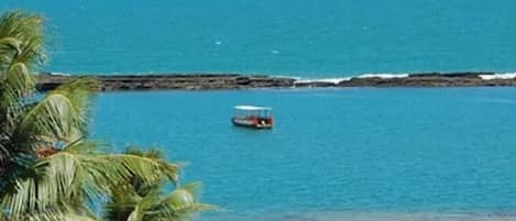 Beach nearby, white sand, beach bar