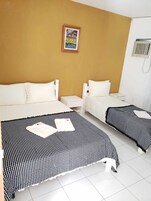 Quarto triplo panorâmico | Frigobar, cortinas blackout, Wi-Fi de cortesia, roupa de cama