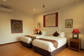 3 bedrooms, in-room safe, desk, free WiFi - Villa Echo Beach (Canggu)
