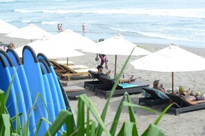 In Strandnähe, weißer Sandstrand