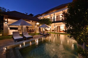 Kolam renang pribadi