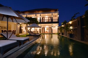 Kolam renang pribadi