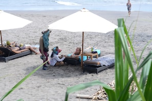 Beach nearby, white sand - Villa Echo Beach (Canggu)