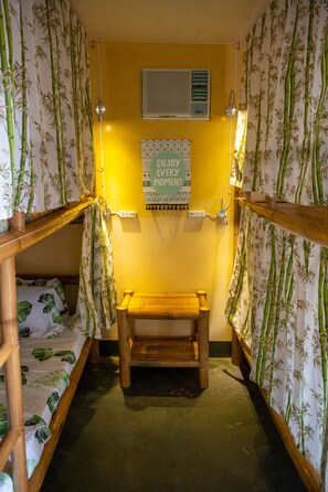 Cabin | 2 bedrooms, individually decorated, individually furnished, desk