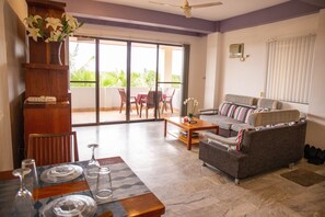 Luxury Double Room | In-room dining