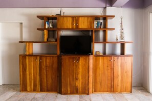 Luxury-Suite, 2 Schlafzimmer, Balkon, Meerblick | Wohnzimmer