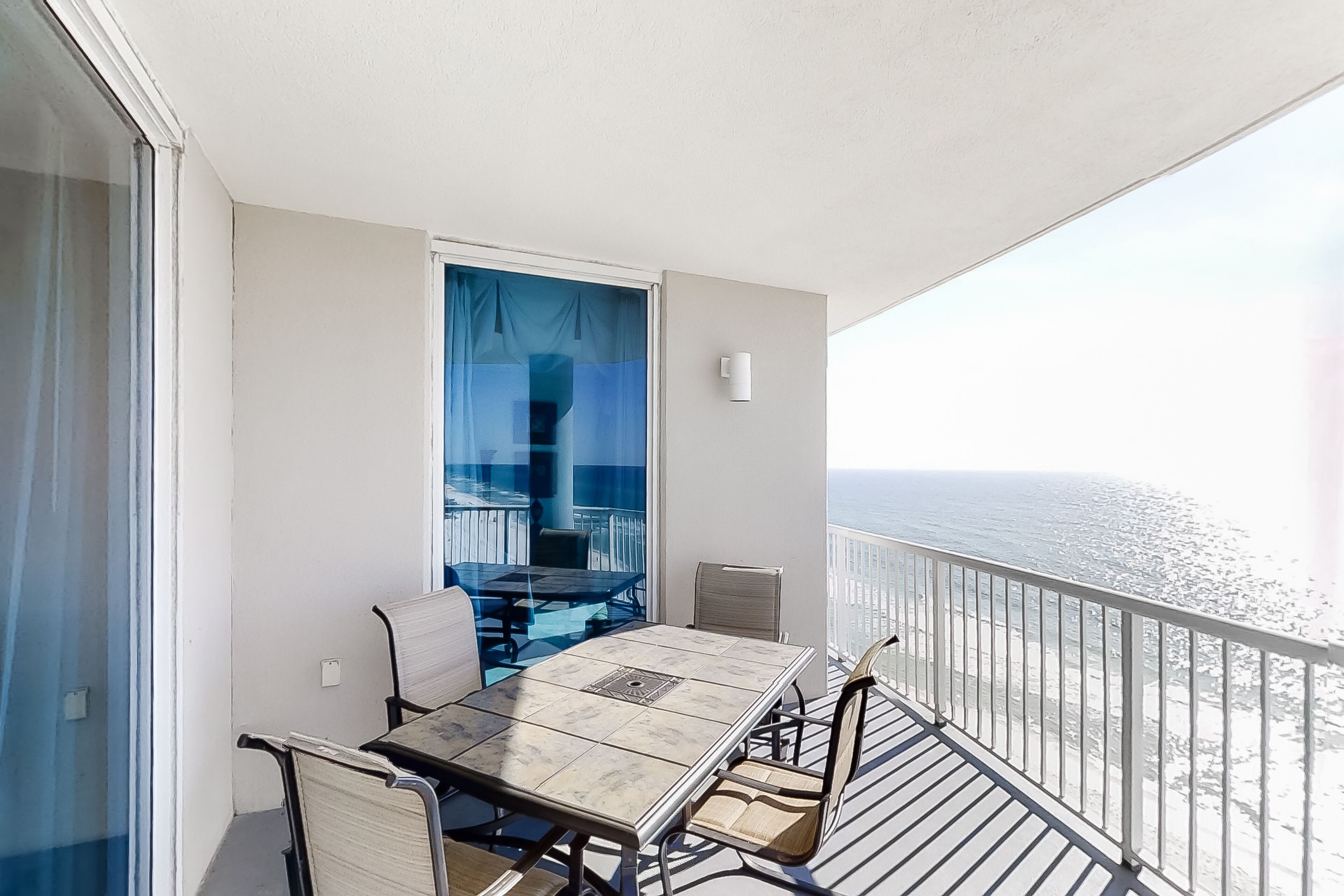 Corner-condo with wraparound deck, beach access & pool/hot tub