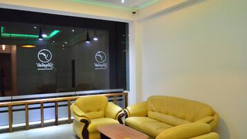 Área de estar no saguão