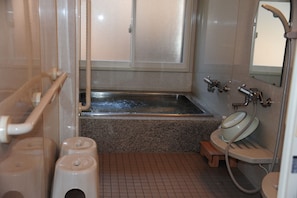 A bathroom with a bathtub, a toilet, and a shower. - Oyado Raku (Takayama)