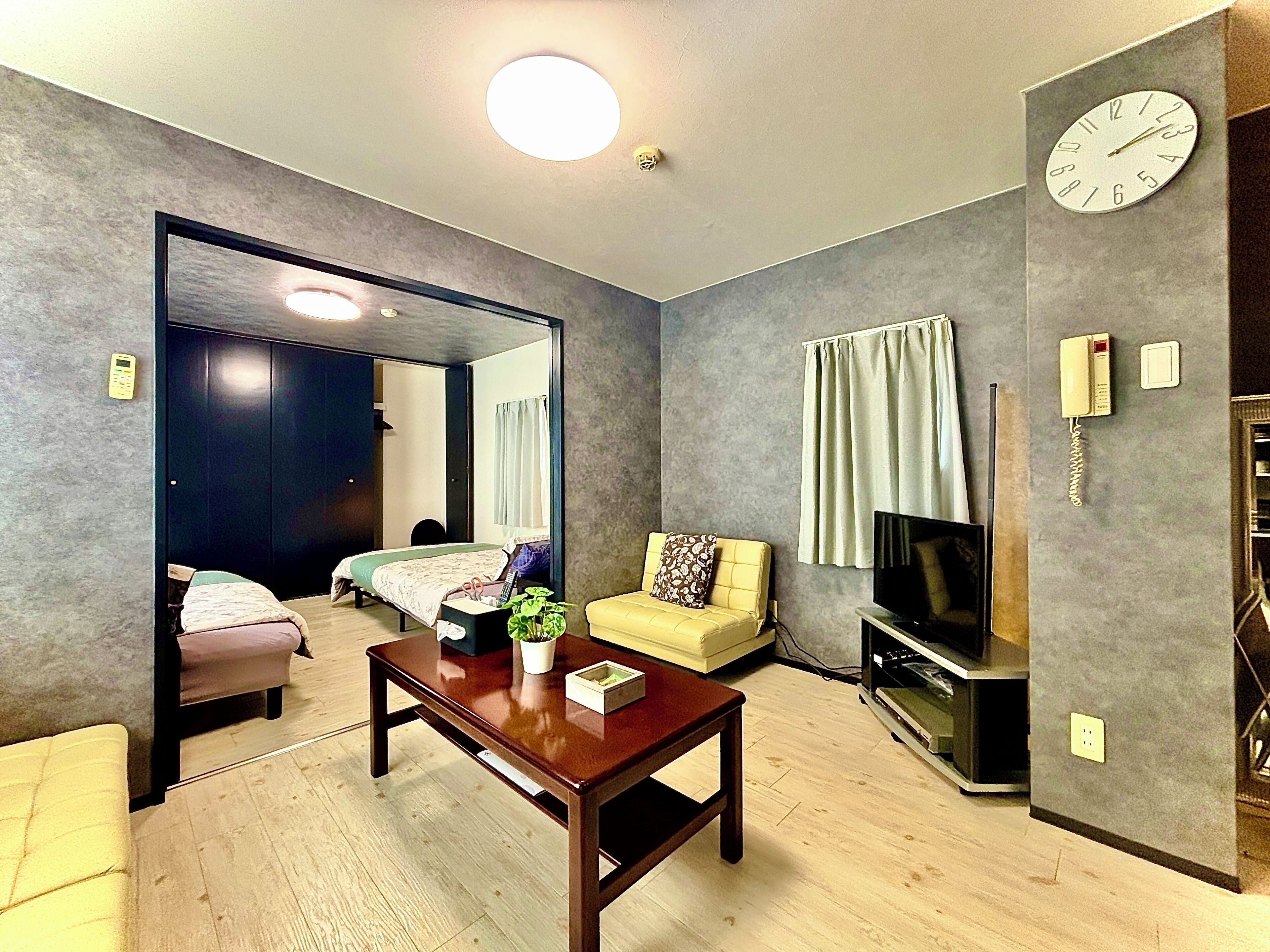 Apartment (701, Cozy Clean, 34sqm, Max 4pp) | Ruang tamu | 43 inci televisyen skrin rata dengan digital, TV 
