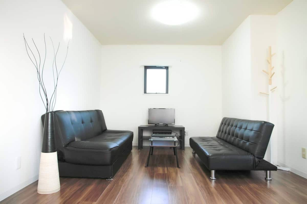 Osaka Namba 501 Cozy Clean 45m2 Max 6pp | 1 bedroom, down duvets, desk, laptop workspace