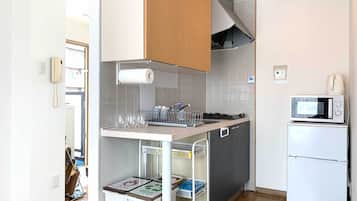 Apartamento (702) | Cozinha privada | Geladeira, micro-ondas, cooktop, chaleira elétrica