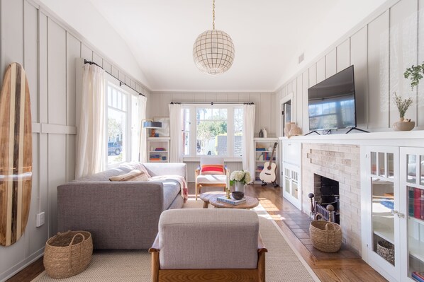 Smart TV, fireplace