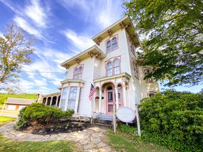 Exterior - BUTLER HOUSE at The Cherry Creek Inn (Cherry Creek)