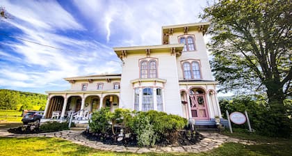 BUTLER HOUSE at The Cherry Creek Inn