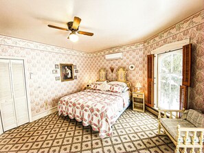 6 bedrooms, iron/ironing board, bed sheets