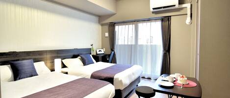 Deluxe Twin Room with Desk | 1 bedroom, blackout drapes, free WiFi, bed sheets