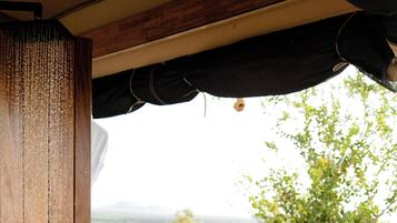 Room (Savanna) | Bathroom | Shower, eco-friendly toiletries, bathrobes, towels