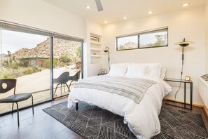 3 bedrooms, hypo-allergenic bedding, desk, iron/ironing board