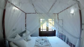 2 bedrooms, desk, iron/ironing board, WiFi