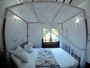 2 bedrooms, desk, iron/ironing board, WiFi - Top Mount villa - Upstairs Apartment (Dodanduwa)