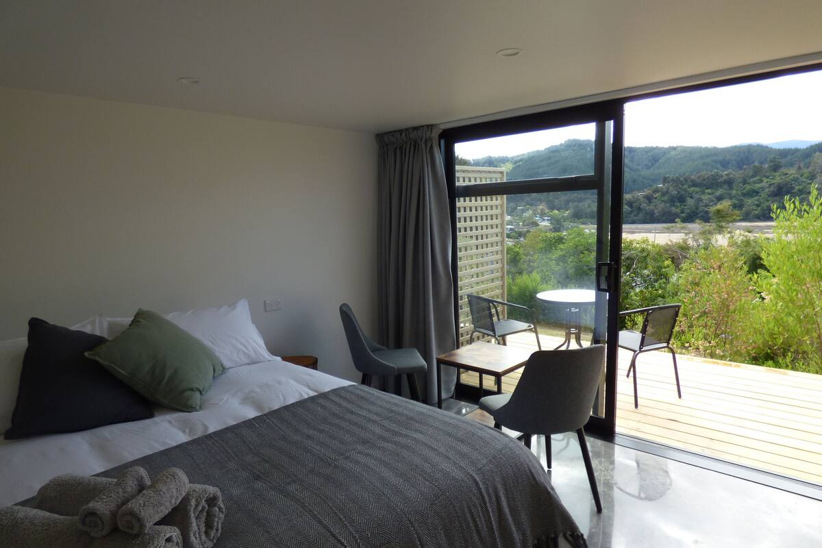 Superior Double Room, 1 Queen Bed, Lagoon View | Iron/ironing board (on request), WiFi (free), individually furnished