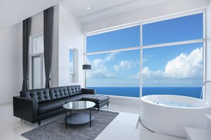 CASA 401 | Living area | Flat-screen TV - Lamiacasa Pension (Gangneung)