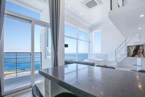 CASA 401 | In-room dining