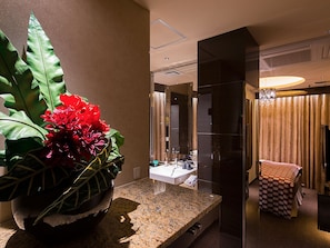 In-room safe, blackout curtains, free WiFi, bed sheets - Hotel Glanz Cascata (Tokyo)