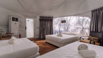 Family Room | Iron/ironing board, bed sheets