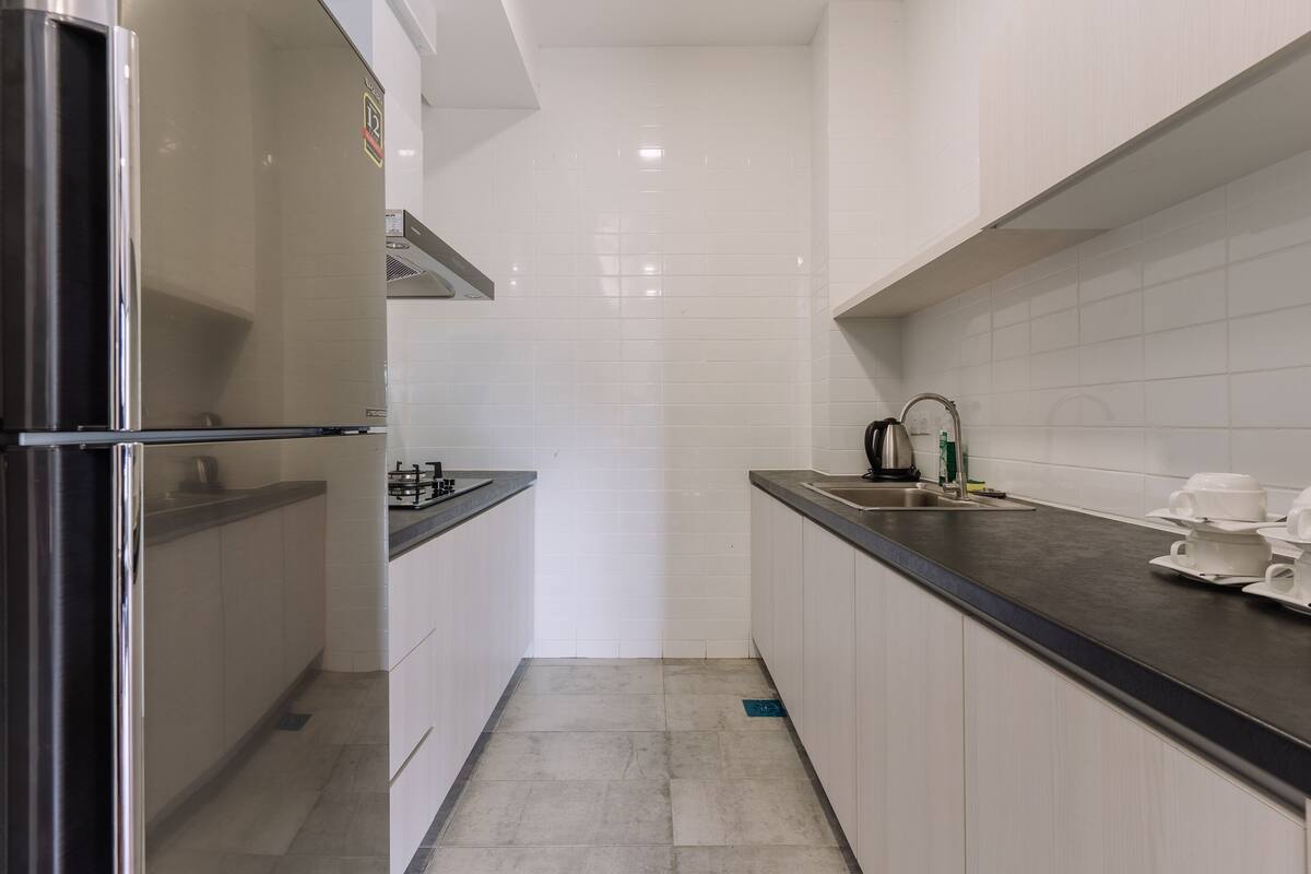 superior townhome | private kitchen | coffee/tea maker, electric kettle