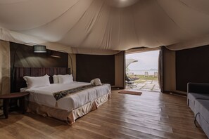 The Canopi | Iron/ironing board, bed sheets - Roxy Sematan Villa & Townhouse (Lundu)