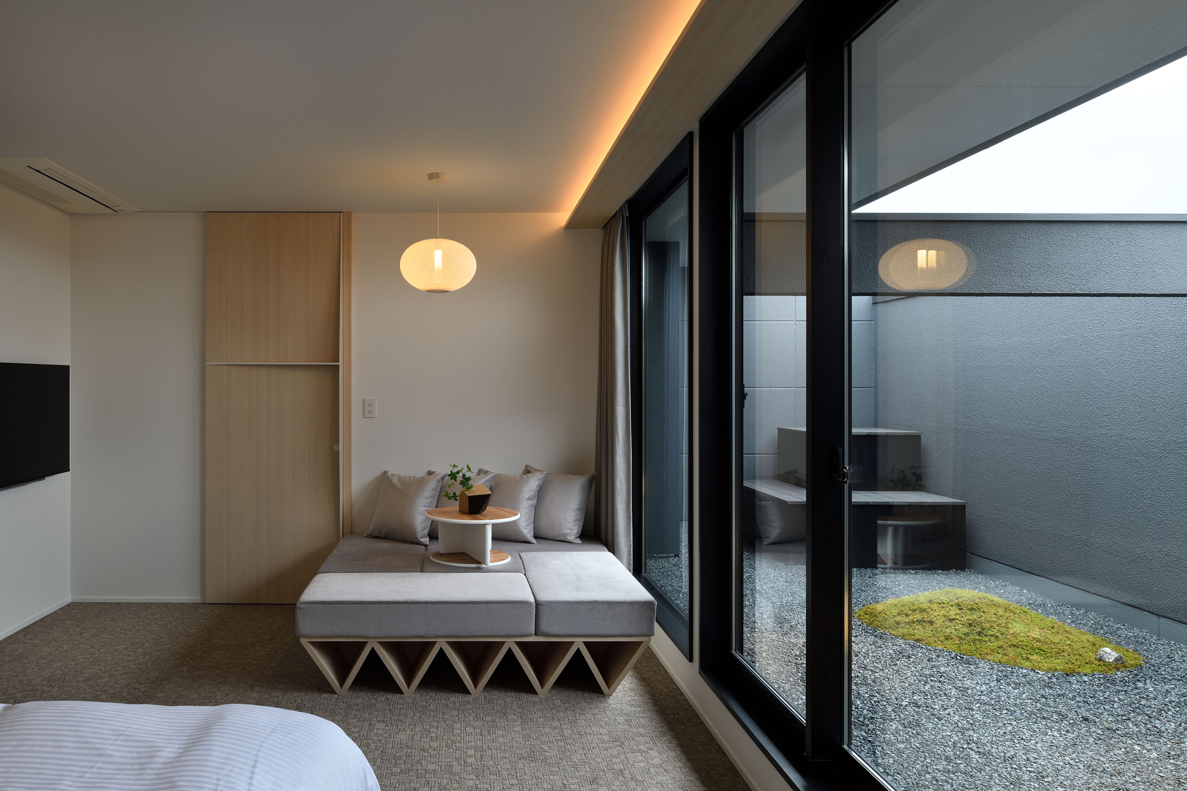 suite room | 1 bedroom, in-room safe, blackout curtains, iron/ironing board