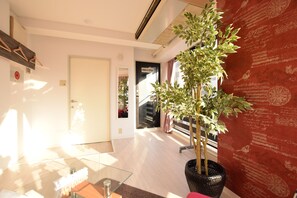 Soundproofing, free WiFi