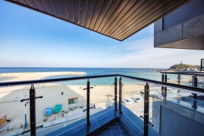 B303/B404/B503 (Terrace) | Balcony - W Spa Pension (Sokcho)