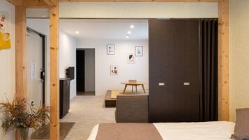 Phòng tiện nghi đơn giản (5) | Bàn, truy cập Internet không dây miễn phí, bộ trải giường