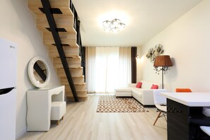 Room, Jetted Tub (205) | Living area | Flat-screen TV - 128 Pension (Gangneung)