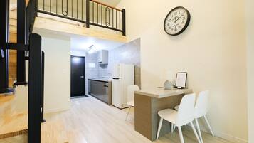 102 | In-room dining